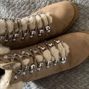 MADDEN GIRL HIDDE LINED LACE UP WINTER BOOTS 🤎💜